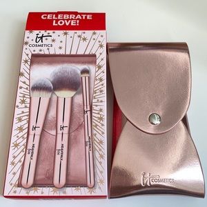 BNIB - IT Cosmetics - On the go brushes set (mini)